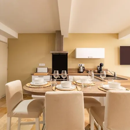 Appartement Plein Centre - Climatisé - Proche Cité Médiévale
